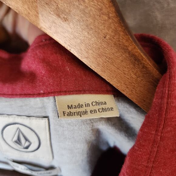 Volcom Men's Large Red Polo Shirt - Classic Casual Style with Comfort - Picture 5 of 6